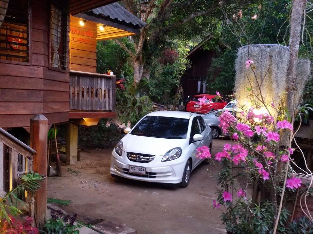 Мае-Он: 清迈湄康蓬胡安伯格哈格酒店(Maekampong Huean Bog Hug Chiangmai)