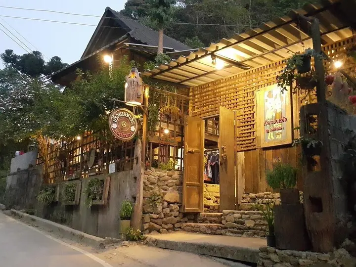 Мае-Он: 清迈湄康蓬胡安伯格哈格酒店(Maekampong Huean Bog Hug Chiangmai)