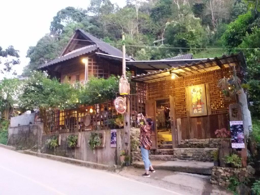 Мае-Он: 清迈湄康蓬胡安伯格哈格酒店(Maekampong Huean Bog Hug Chiangmai)