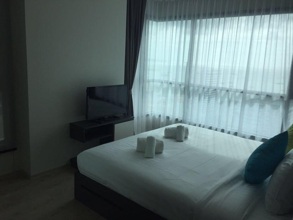 Паттайя: The Base Central Pattaya by Minsu