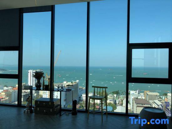 Паттайя: The Base Central Pattaya by Minsu