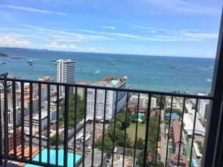 Паттайя: The Base Central Pattaya by Minsu