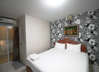 Кхлонг-Янг: Kun Hotel