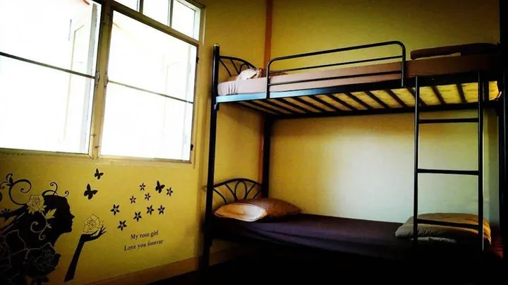 Бангкок: Baan Sathorn Backpacker Hostel