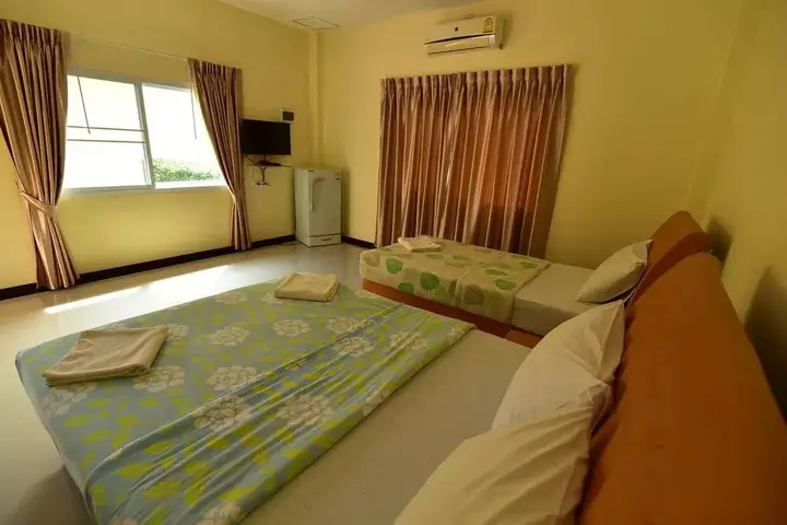Нонг Нам Дэнг: Petch Jed Sao Noi Resort