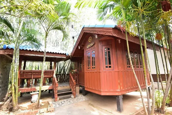 Нонг Нам Дэнг: Petch Jed Sao Noi Resort
