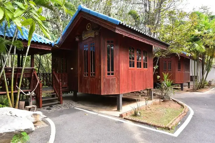 Нонг Нам Дэнг: Petch Jed Sao Noi Resort