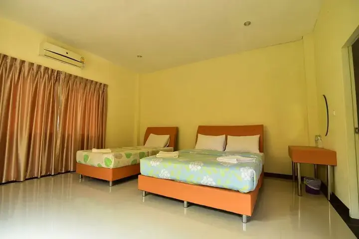 Нонг Нам Дэнг: Petch Jed Sao Noi Resort