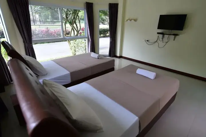Нонг Нам Дэнг: Petch Jed Sao Noi Resort