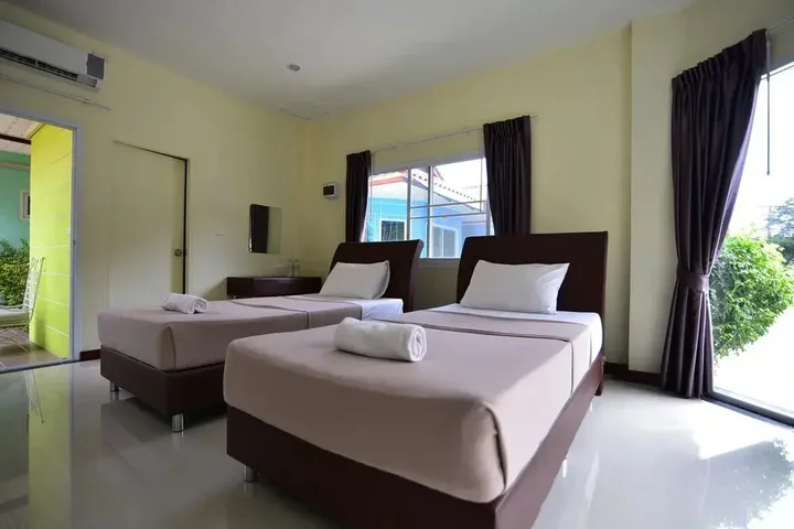 Нонг Нам Дэнг: Petch Jed Sao Noi Resort