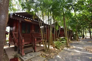 Нонг Нам Дэнг: Petch Jed Sao Noi Resort