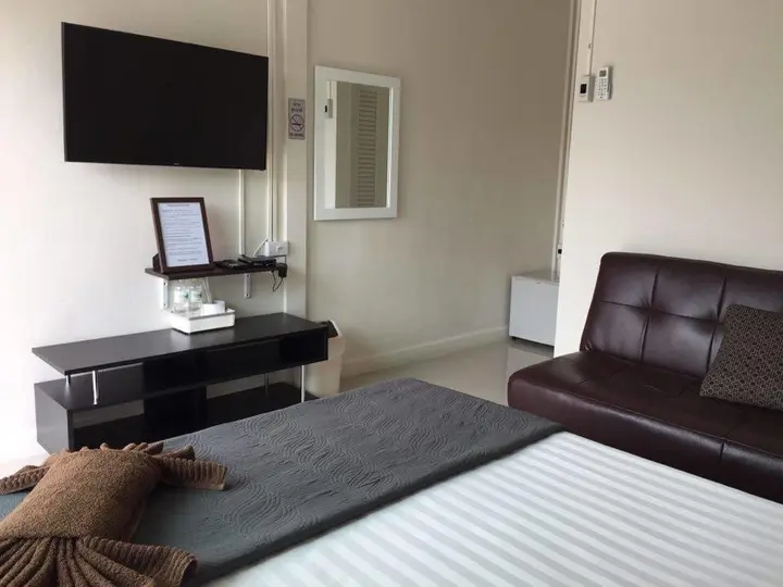 Нонг Нам Дэнг: Baan Chan Suan