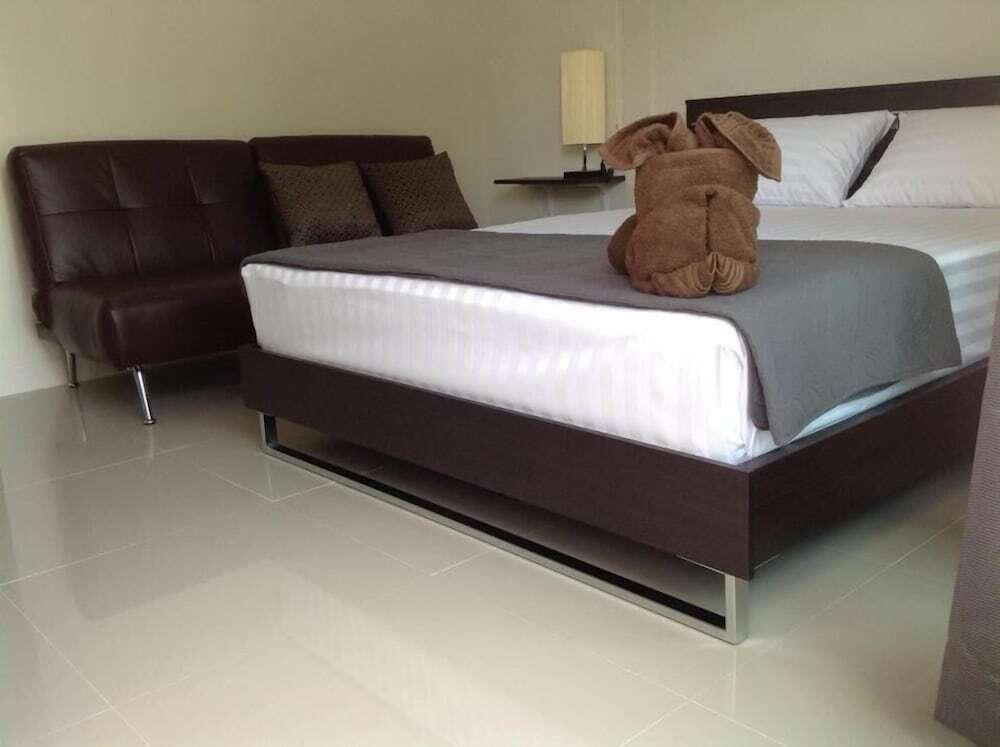 Нонг Нам Дэнг: Baan Chan Suan