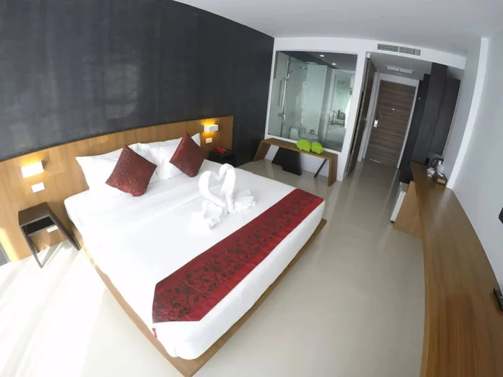 Кату: Phoenix Grand Hotel