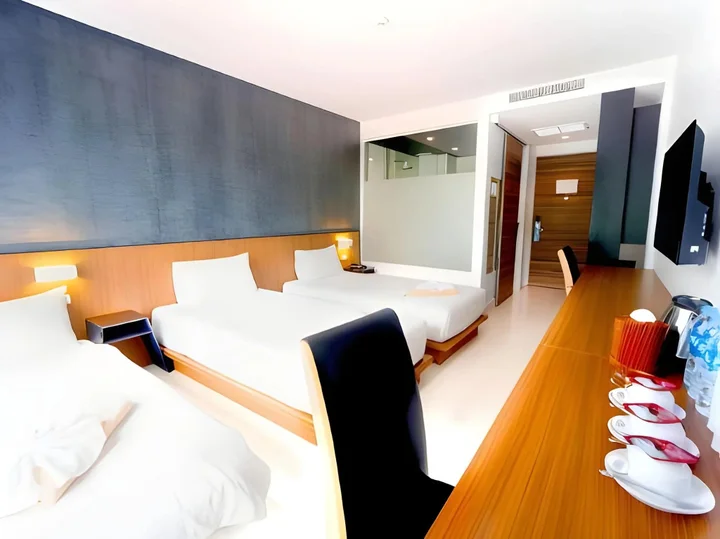 Кату: Phoenix Grand Hotel