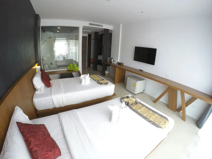 Кату: Phoenix Grand Hotel