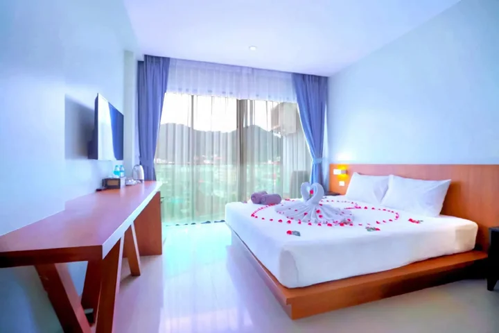 Кату: Phoenix Grand Hotel
