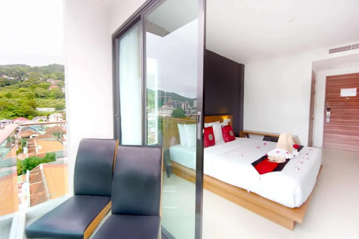 Кату: Phoenix Grand Hotel