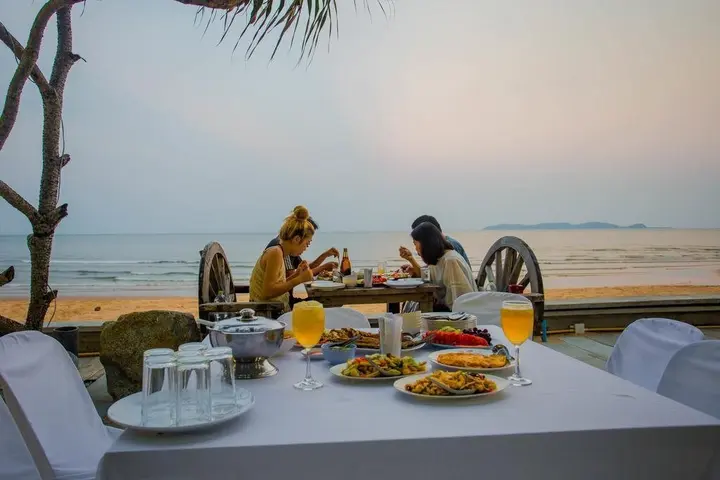 Банг-Сапхан: The Uncle Beach Resort