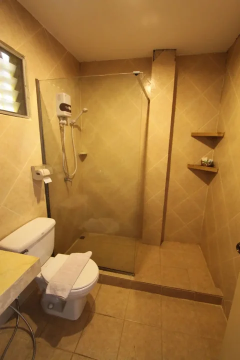 Фанг: Phumanee Lahu Home Hotel