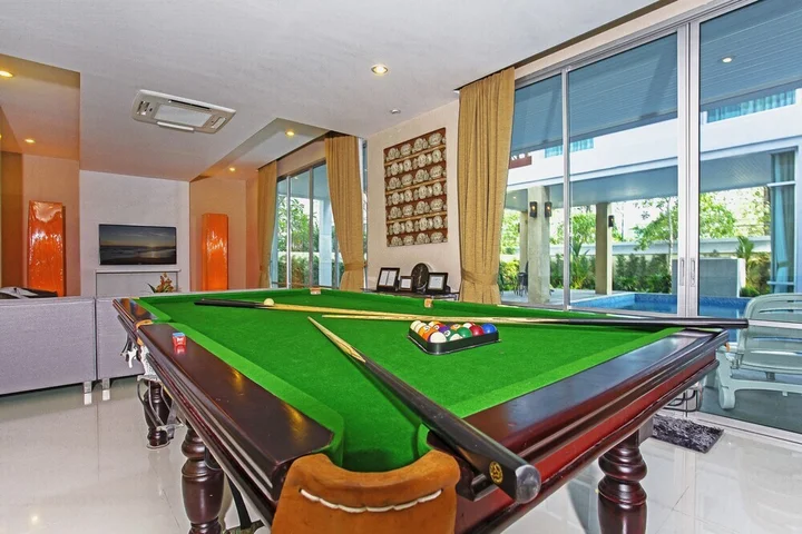 На Чом Тхиан: Jomtien Waree 8 6 Bed