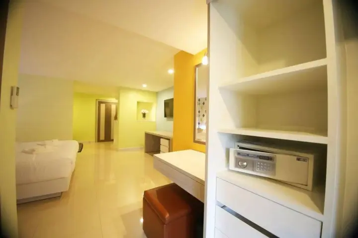 Паттайя: Trebel Service Apartment Pattaya