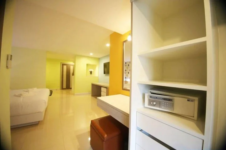 Паттайя: Trebel Service Apartment Pattaya