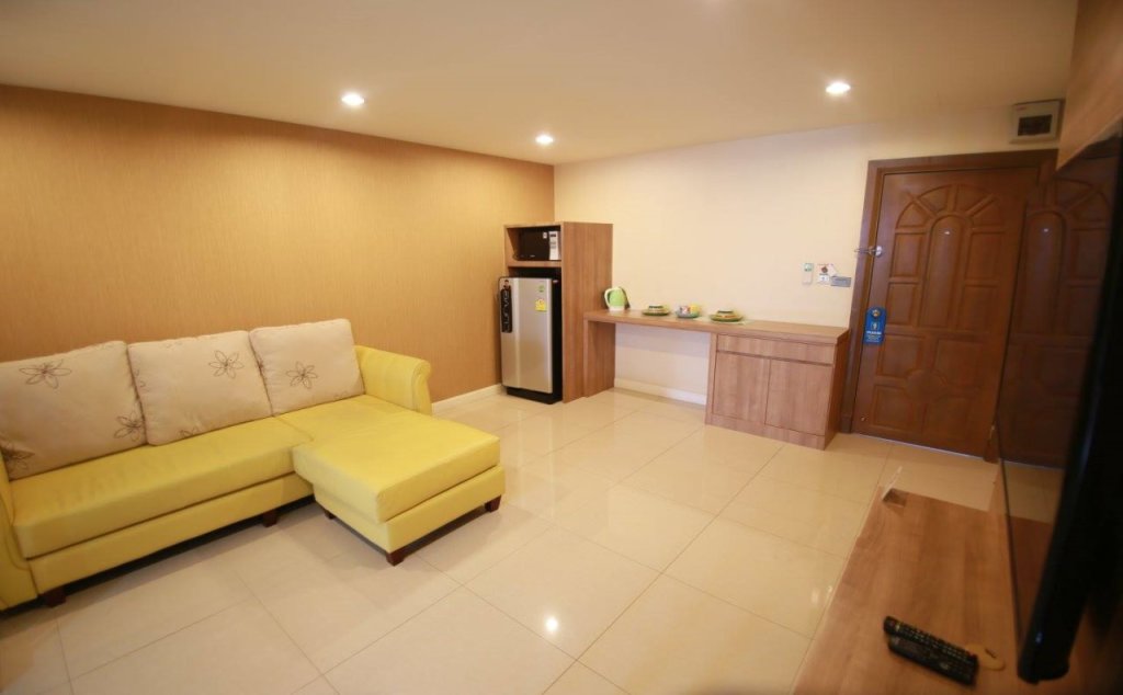 Паттайя: Pintree Service Apartment Pattaya