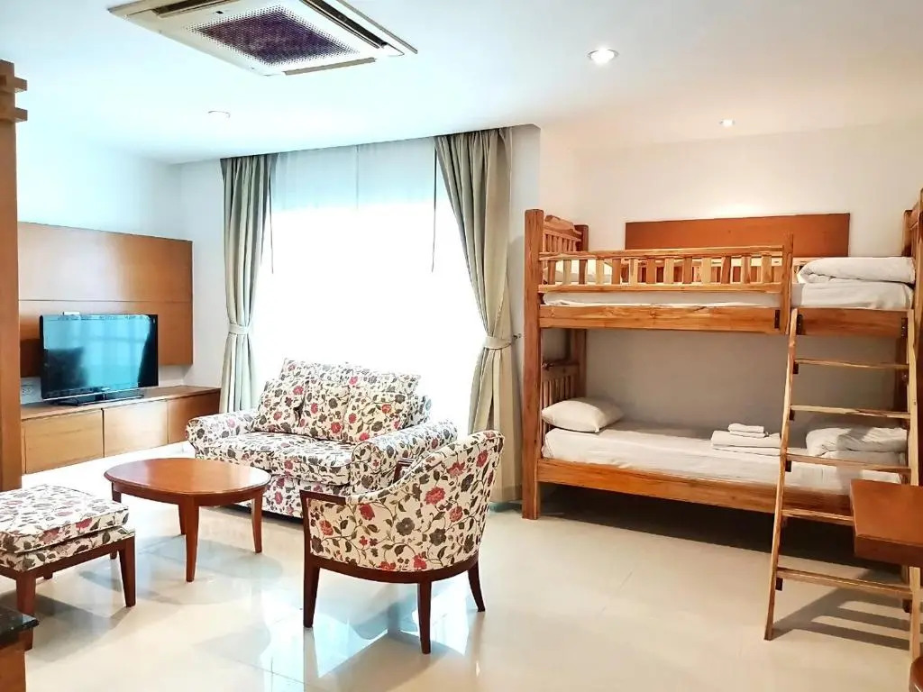 Паттайя: Royal Beach View Suites