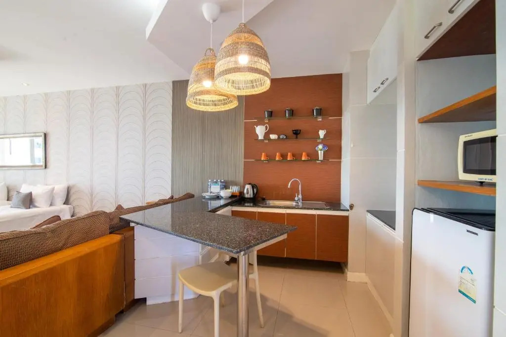 Паттайя: Royal Beach View Suites
