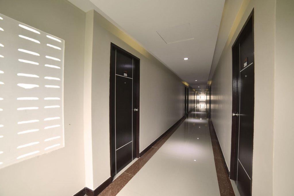 Бангкок: Gold Airport Suites