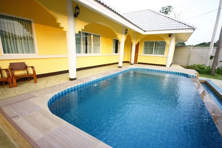 Банг-Саре: Apinya Resort Bangsarey