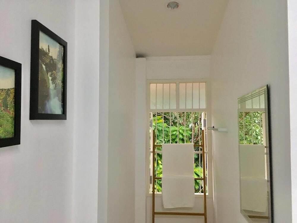 Чумпхон: Thirty Tree Garden House