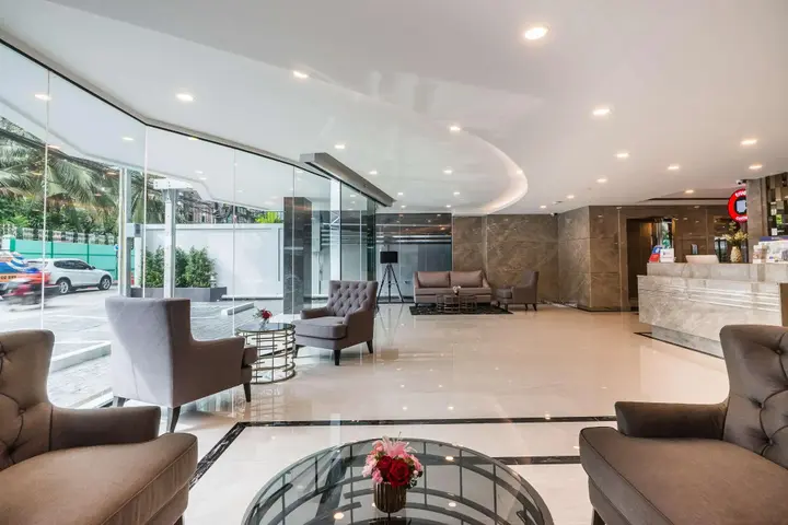 Бангкок: SureStay Plus Hotel by Best Western Sukhumvit 2
