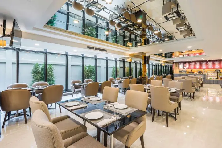 Бангкок: SureStay Plus Hotel by Best Western Sukhumvit 2