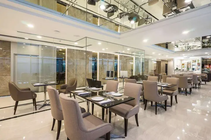 Бангкок: SureStay Plus Hotel by Best Western Sukhumvit 2