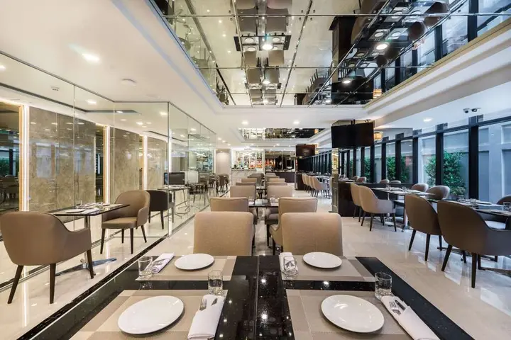 Бангкок: SureStay Plus Hotel by Best Western Sukhumvit 2