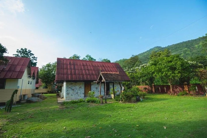 Тха Кра Дан: Naphatphorn Resort