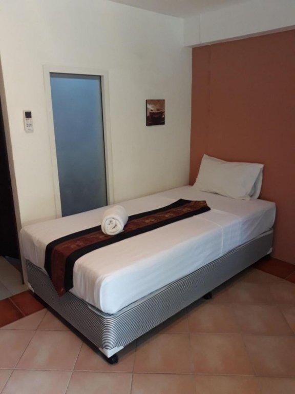 Пхукет: Porterhouse Beach Hotel