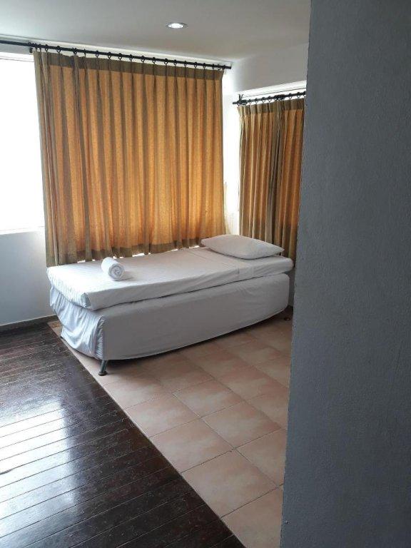 Пхукет: Porterhouse Beach Hotel