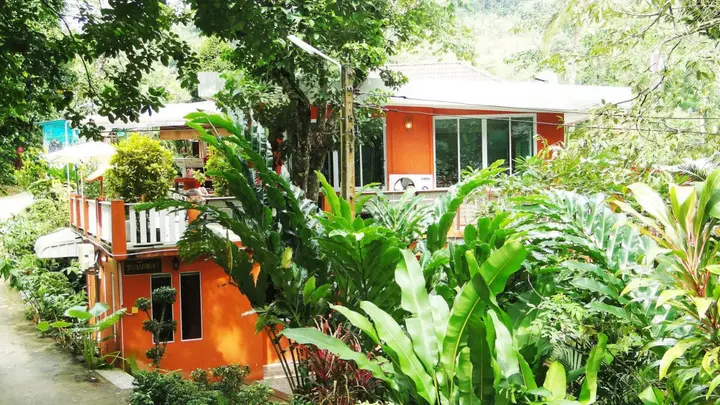 Лансака: Baan Suan Chong Khao Resort