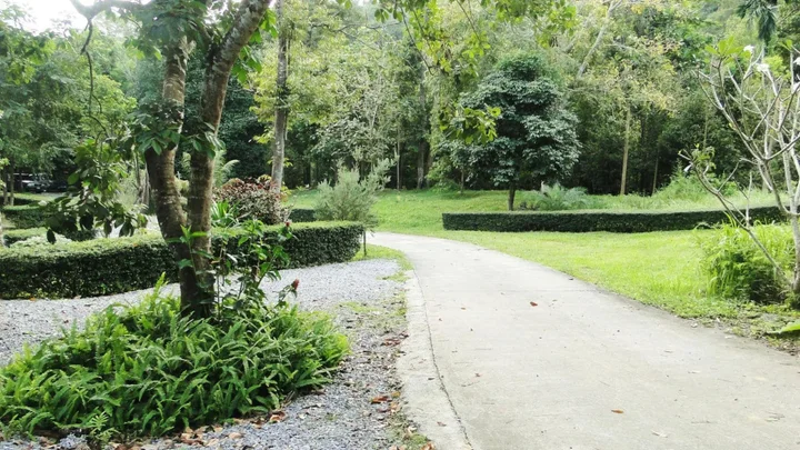 Лансака: Baan Suan Chong Khao Resort