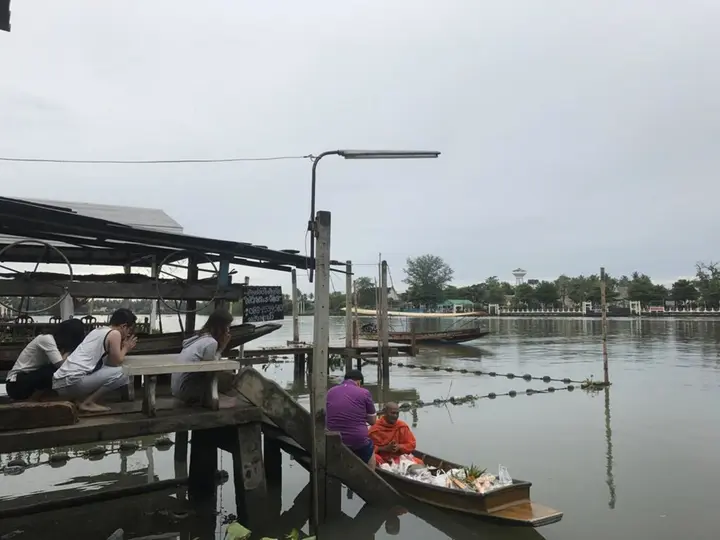 Ампхава: Se Sun Amphawa