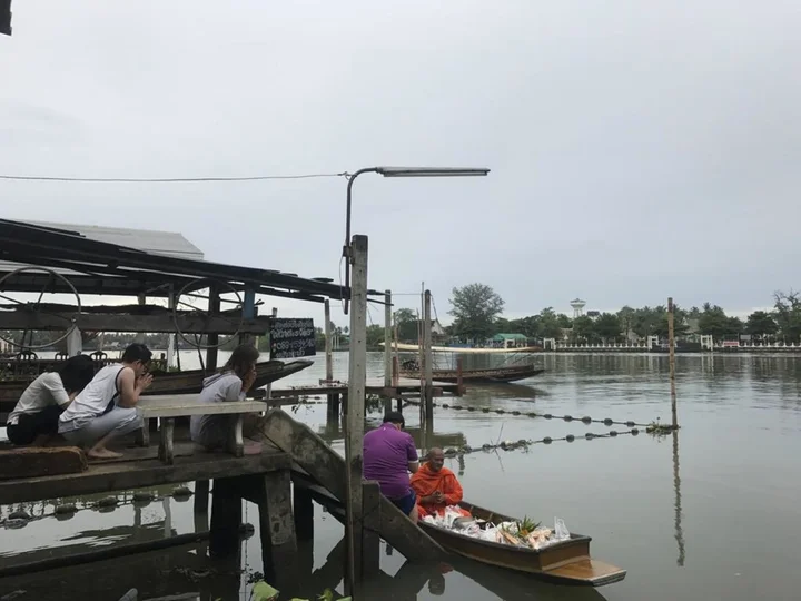 Ампхава: Se Sun Amphawa