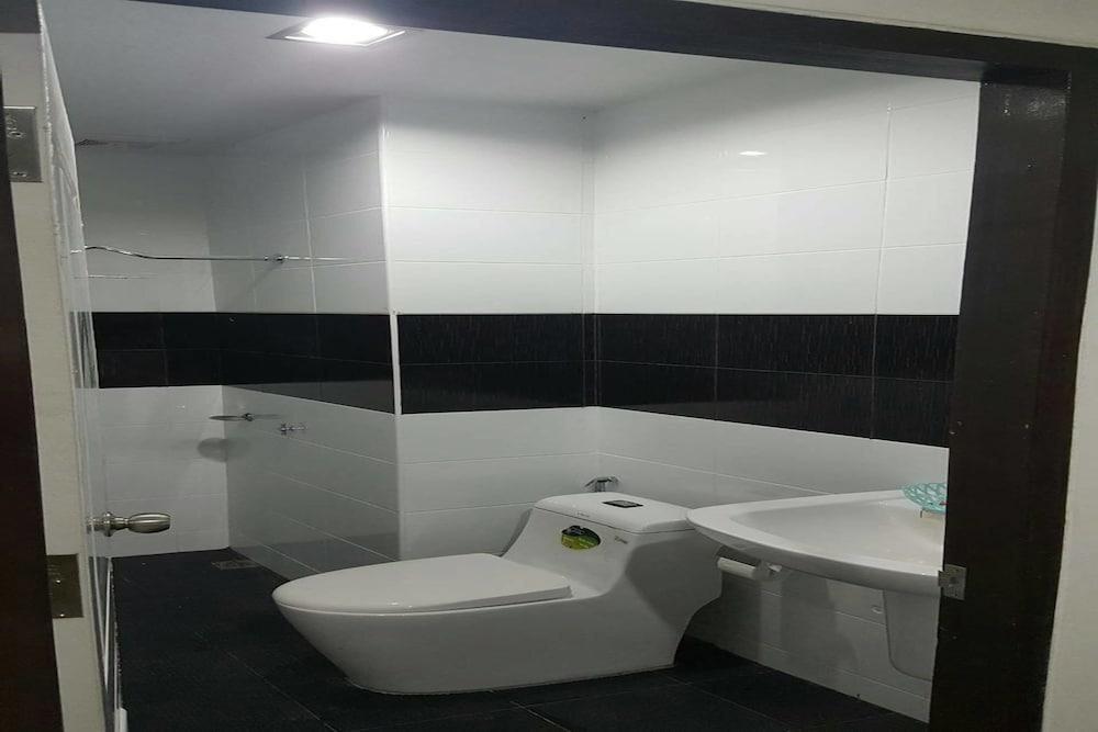 Сураттхани: Gozone Condotel