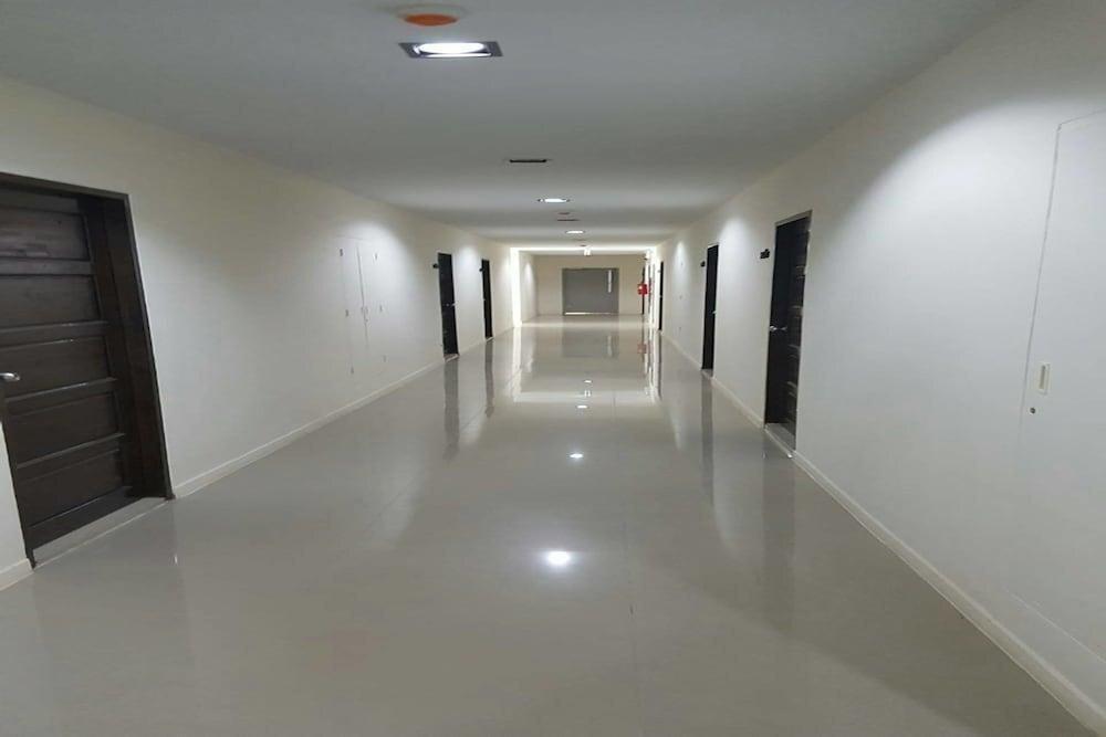 Сураттхани: Gozone Condotel