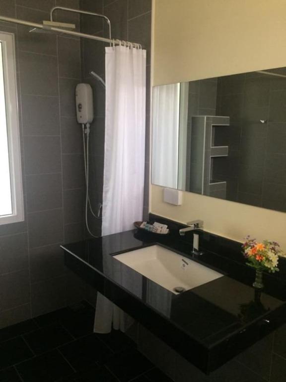 Хатъяй: Tipparika Riverview Hotel