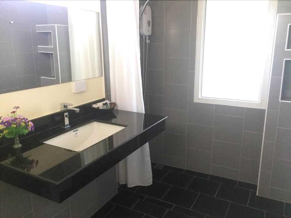 Хатъяй: Tipparika Riverview Hotel