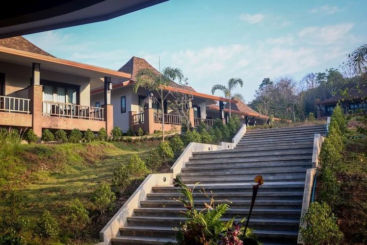 Сангкхла Бури: Phu Chom Mork Resort