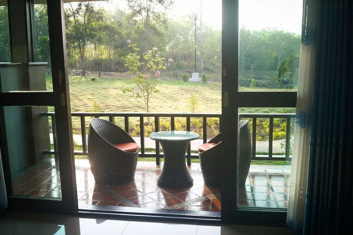 Сангкхла Бури: Phu Chom Mork Resort